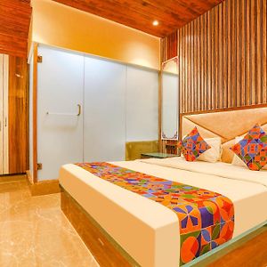 Fabexpress Versova Residency - Nr Kokilaben Hospital